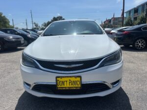 2016 Chrysler 200, photo 2